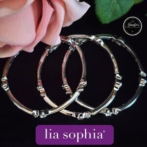 Lia Sophia "Cloud Nine Flirty" Silver Tone Cut Crystal Stretch Bracelet